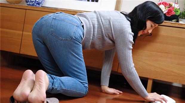 ho vinh khoa sex Để con thay bố thỏa mãn cái lồn của mẹ nhé